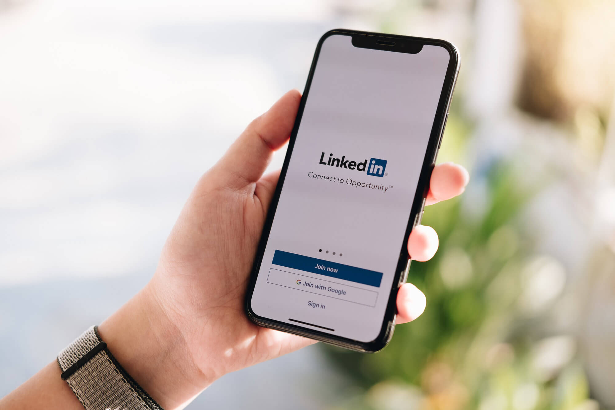 Ultimate Guide to LinkedIn Advertising | Social Receptionist